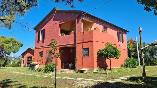 casa indipendente in vendita a Sant'Omero in zona Poggio Morello