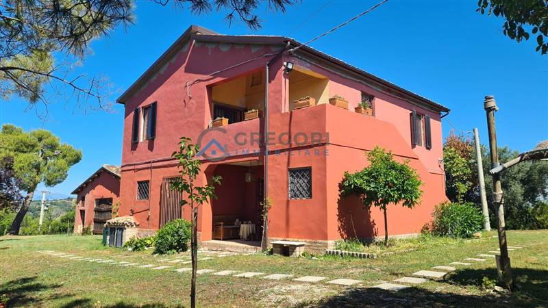 casa indipendente in vendita a Sant'Omero in zona Poggio Morello