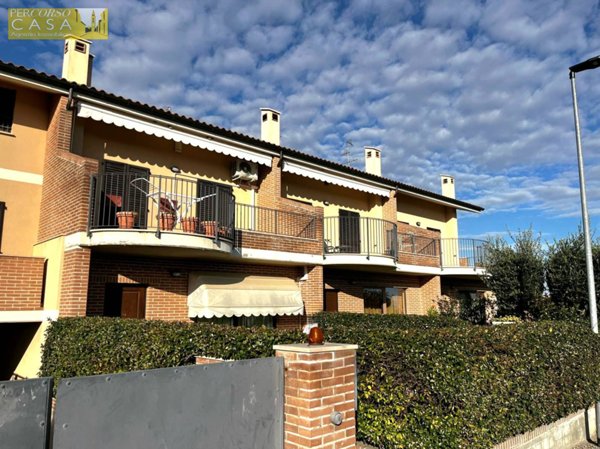 casa indipendente in vendita a Sant'Omero