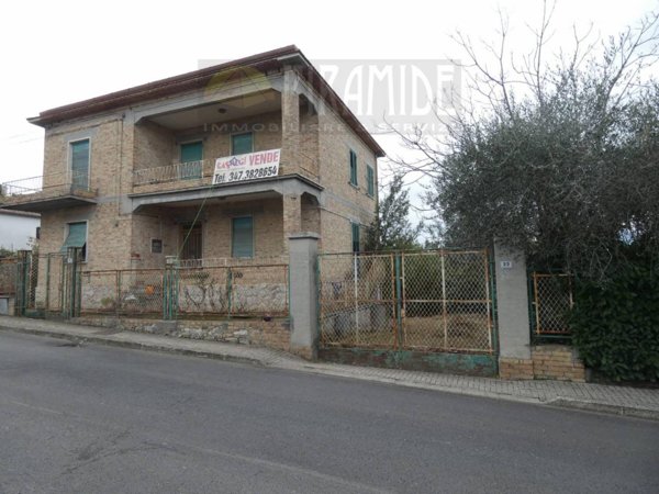 casa indipendente in vendita a Sant'Omero
