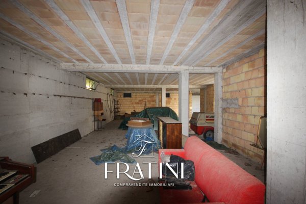 intera palazzina in vendita a Sant'Omero in zona Garrufo