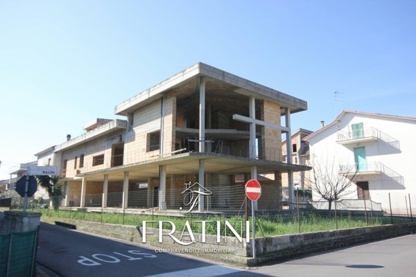 intera palazzina in vendita a Sant'Omero in zona Garrufo