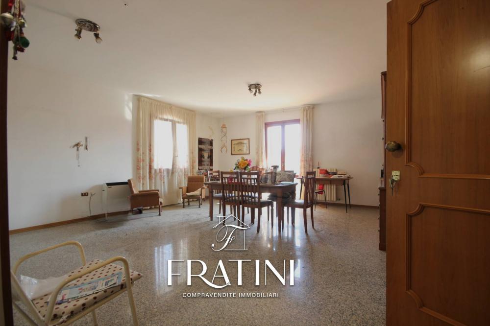 casa indipendente in vendita a Sant'Omero in zona Villa Ricci