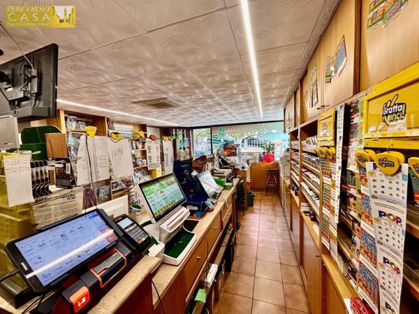 locale commerciale in vendita a Sant'Omero
