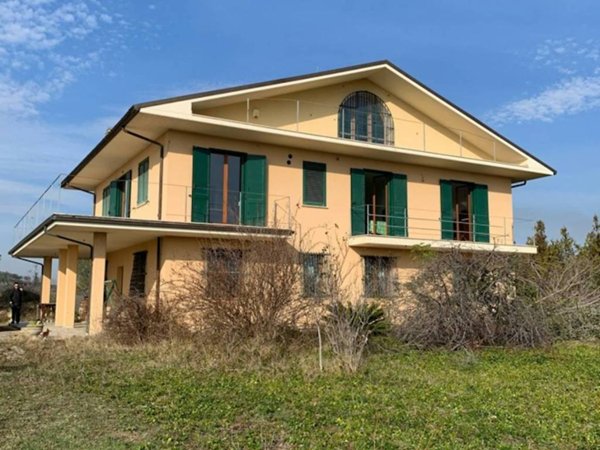 casa indipendente in vendita a Sant'Omero