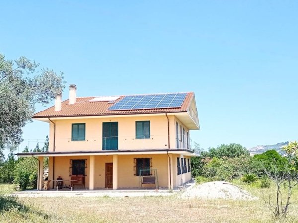 casa indipendente in vendita a Sant'Omero in zona Poggio Morello