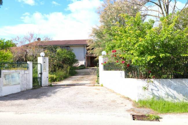 casa indipendente in vendita a Sant'Omero