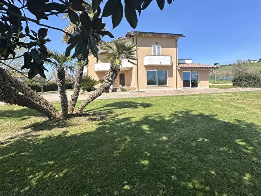 casa indipendente in vendita a Sant'Omero in zona Mediana