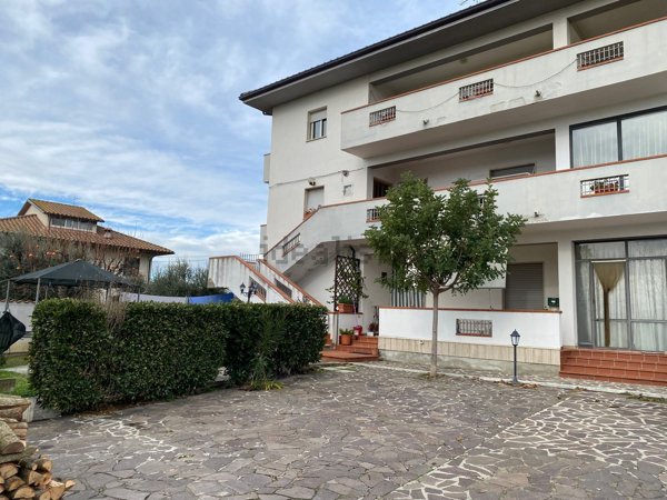 appartamento in vendita a Sant'Omero in zona Garrufo