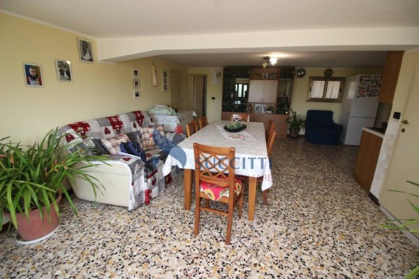 casa indipendente in vendita a Sant'Omero