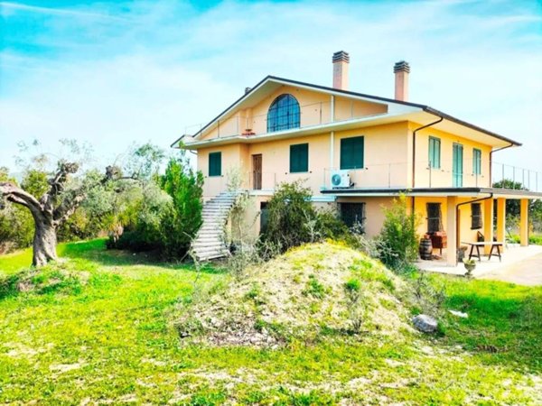 casa indipendente in vendita a Sant'Omero