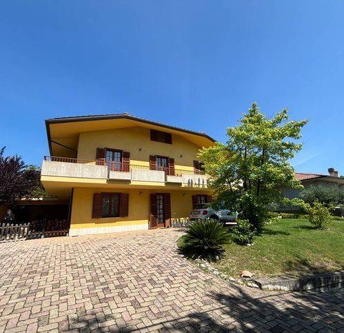 casa indipendente in vendita a Sant'Omero