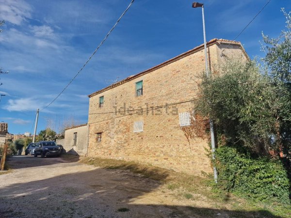 pentavano in vendita a Sant'Omero
