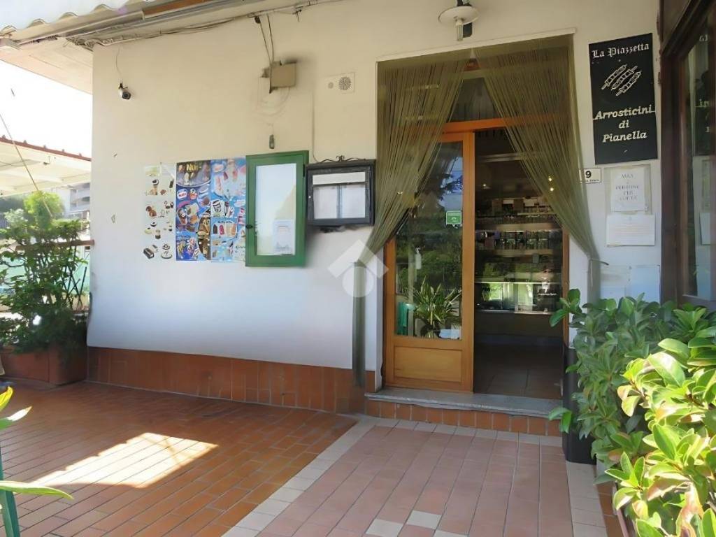 negozio in vendita a Sant'Omero