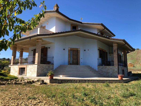 casa indipendente in vendita a Sant'Omero