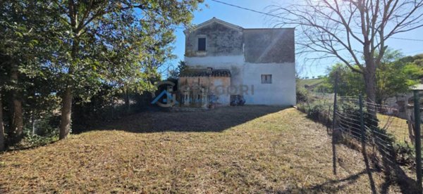 casa indipendente in vendita a Sant'Omero in zona Poggio Morello