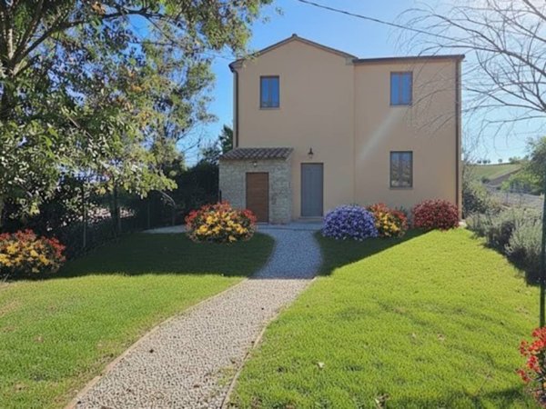 casa indipendente in vendita a Sant'Omero in zona Poggio Morello