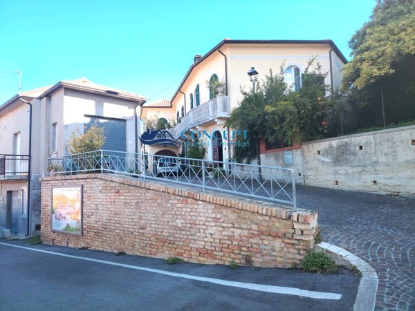 casa indipendente in vendita a Sant'Omero in zona Poggio Morello