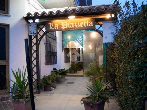 negozio in vendita a Sant'Omero