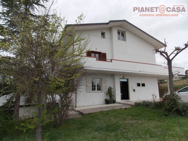 casa indipendente in vendita a Sant'Omero in zona Villa Ricci