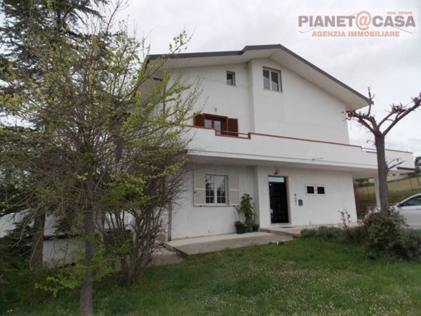 casa indipendente in vendita a Sant'Omero in zona Villa Ricci