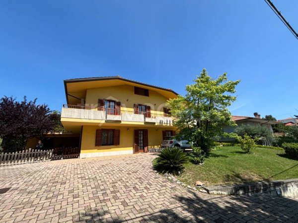 casa indipendente in vendita a Sant'Omero