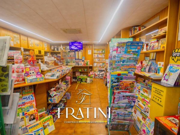 negozio in vendita a Sant'Omero