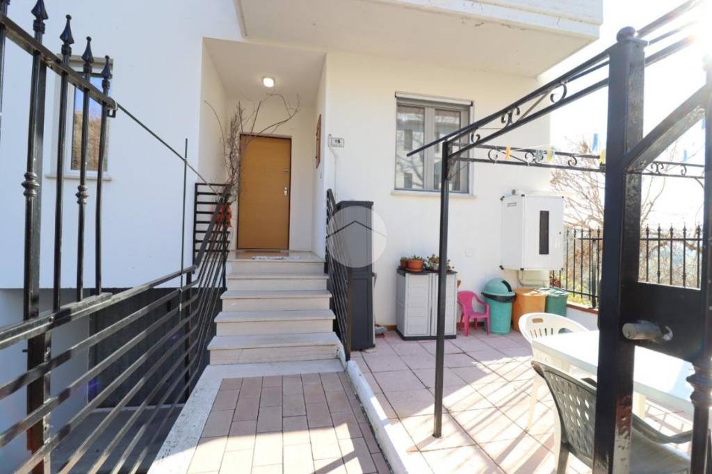 casa indipendente in vendita a Sant'Omero in zona Poggio Morello