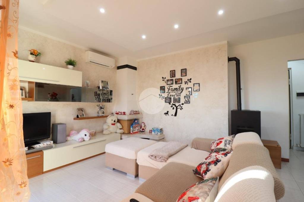 casa indipendente in vendita a Sant'Omero in zona Poggio Morello