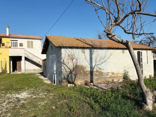 casa indipendente in vendita a Sant'Omero