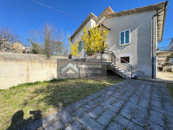 casa indipendente in vendita a Sant'Omero