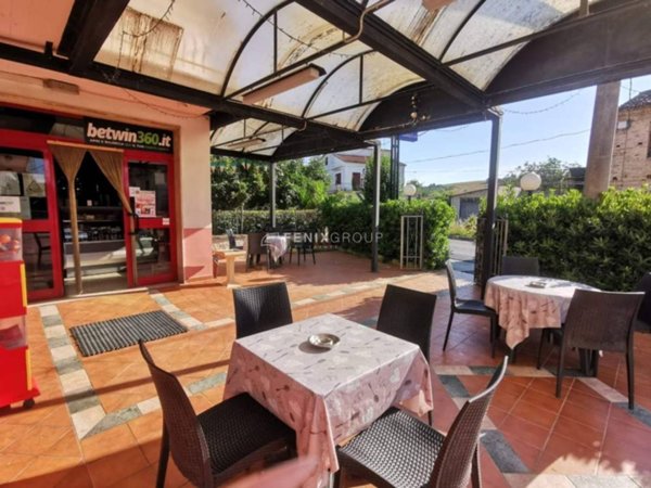 negozio in vendita a Sant'Omero in zona Villa Ricci