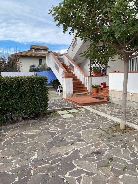 appartamento in vendita a Sant'Omero in zona Garrufo