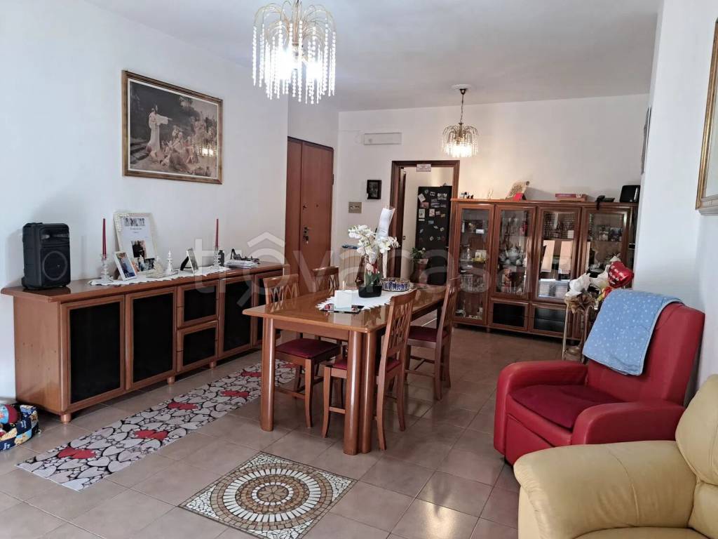 appartamento in vendita a Sant'Omero in zona Garrufo