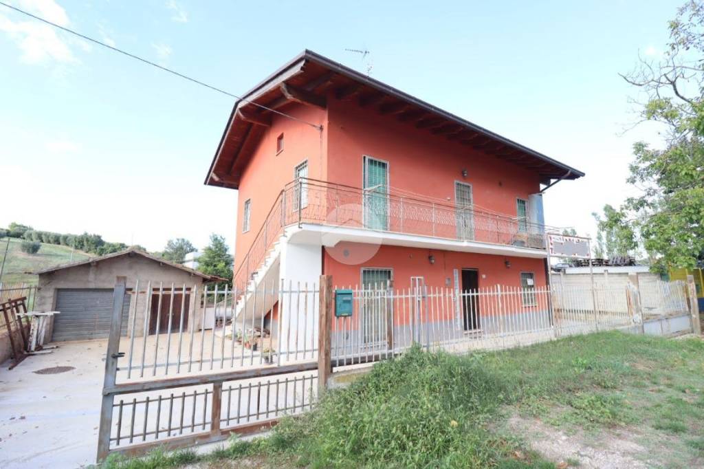 appartamento in vendita a Sant'Omero in zona Poggio Morello