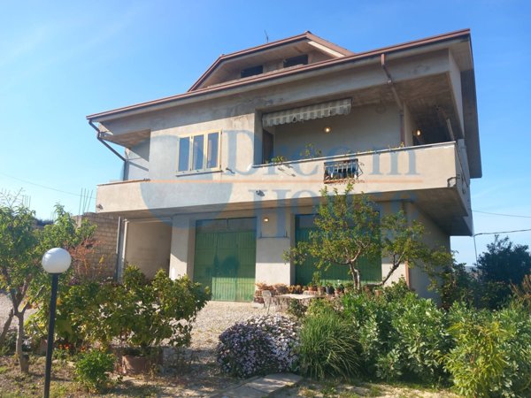 casa indipendente in vendita a Sant'Omero in zona Poggio Morello