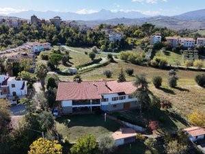 casa indipendente in vendita a Sant'Omero
