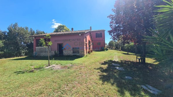 casa indipendente in vendita a Sant'Omero in zona Poggio Morello