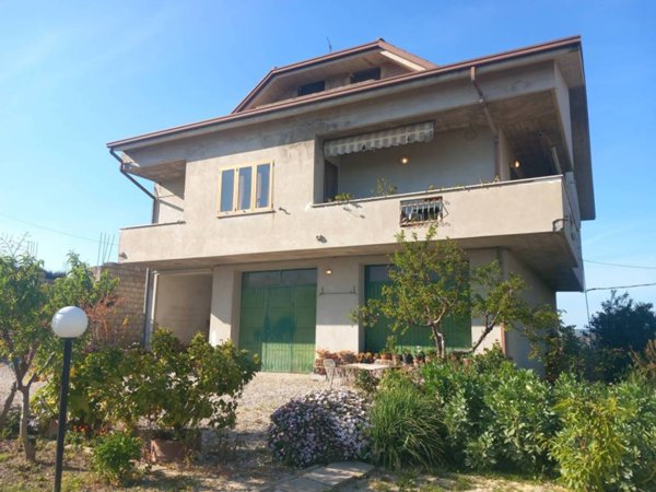 casa indipendente in vendita a Sant'Omero in zona Poggio Morello