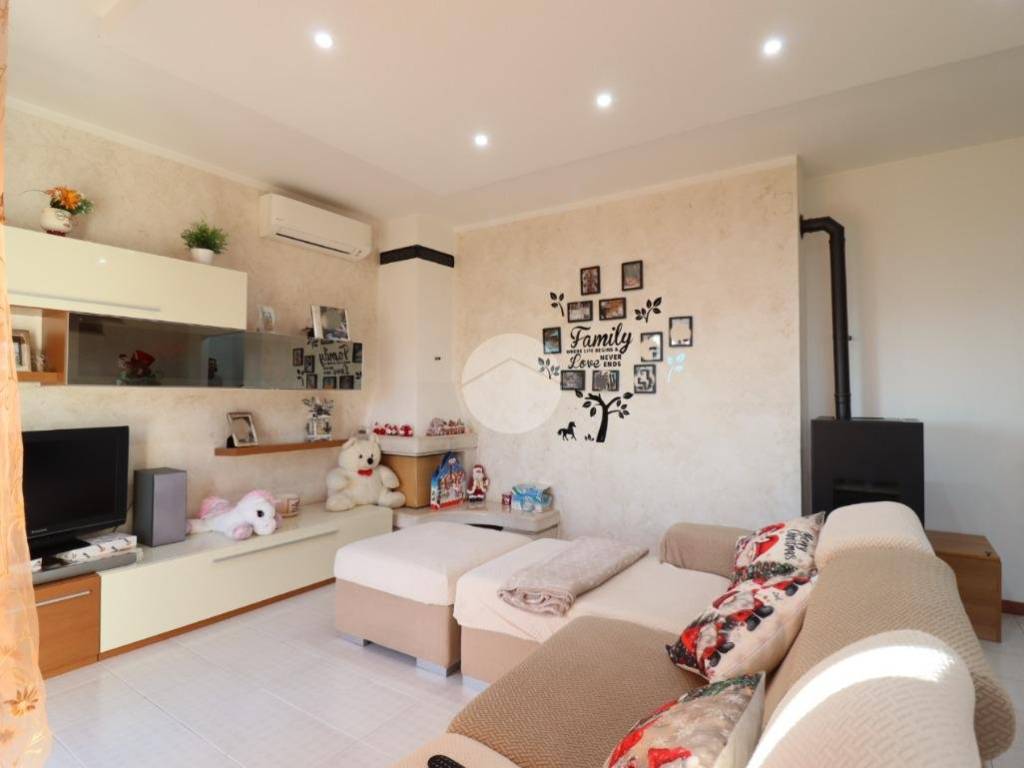 casa indipendente in vendita a Sant'Omero in zona Poggio Morello