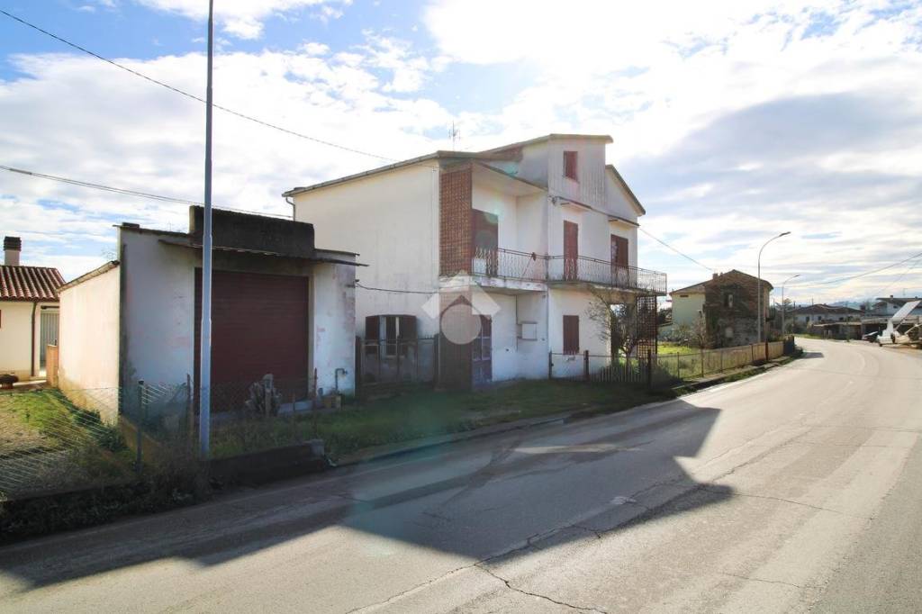 appartamento in vendita a Sant'Omero in zona Garrufo