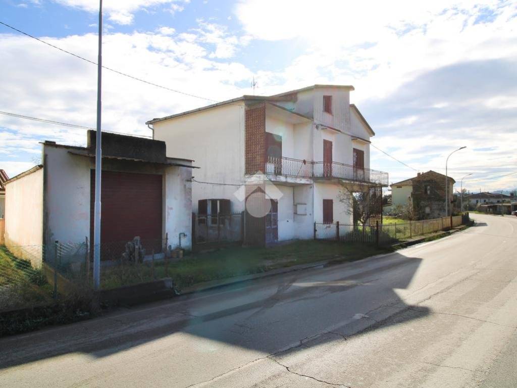 appartamento in vendita a Sant'Omero in zona Poggio Morello