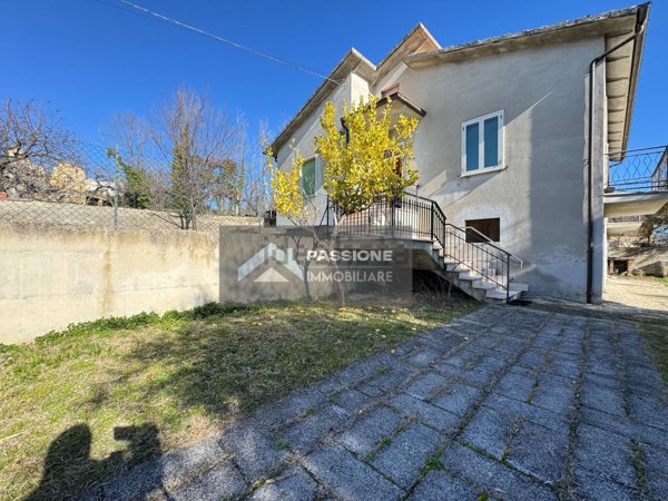 appartamento in vendita a Sant'Omero in zona Casette