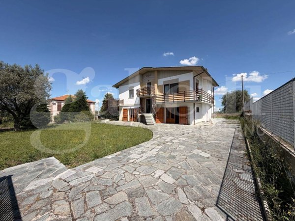 casa indipendente in vendita a Sant'Omero in zona Garrufo