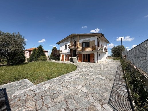 casa indipendente in vendita a Sant'Omero in zona Garrufo