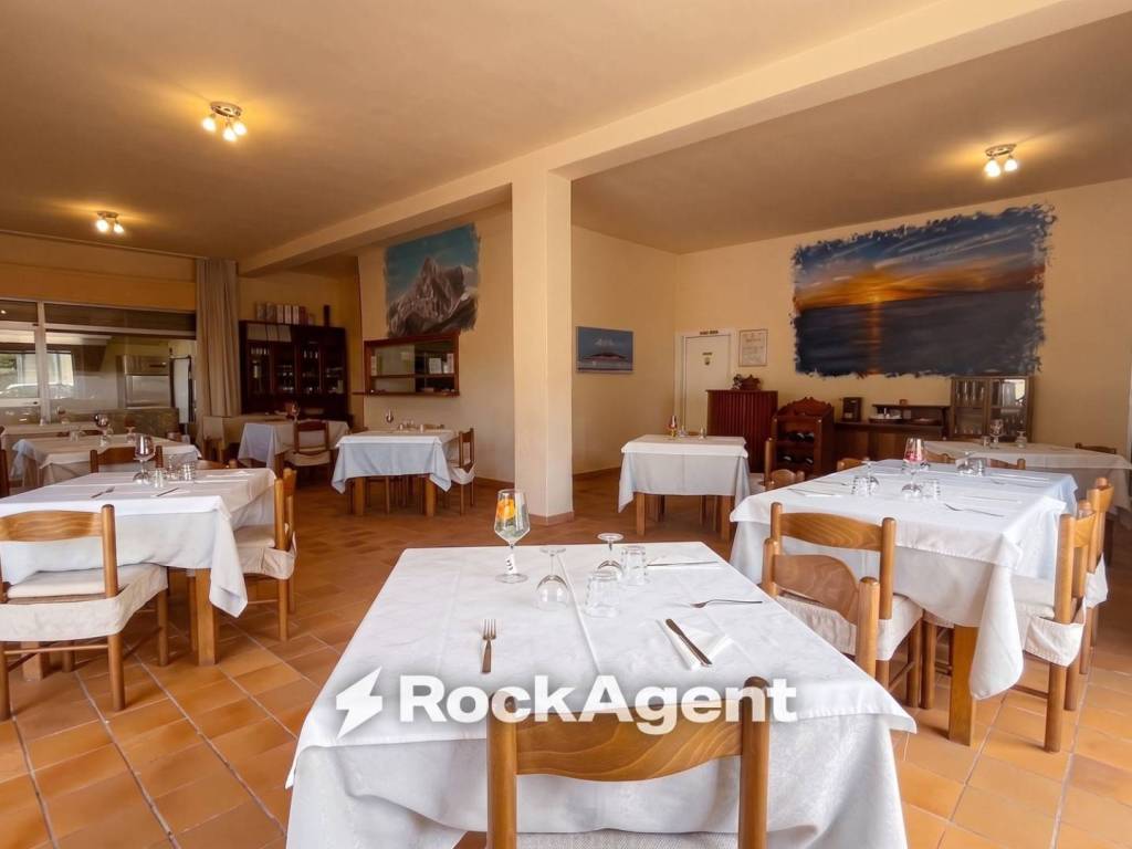 casa indipendente in vendita a Sant'Omero in zona Villa Ricci