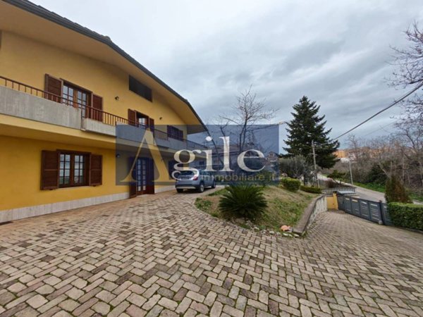 casa indipendente in vendita a Sant'Omero