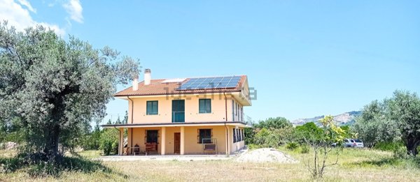 casa indipendente in vendita a Sant'Omero in zona Poggio Morello