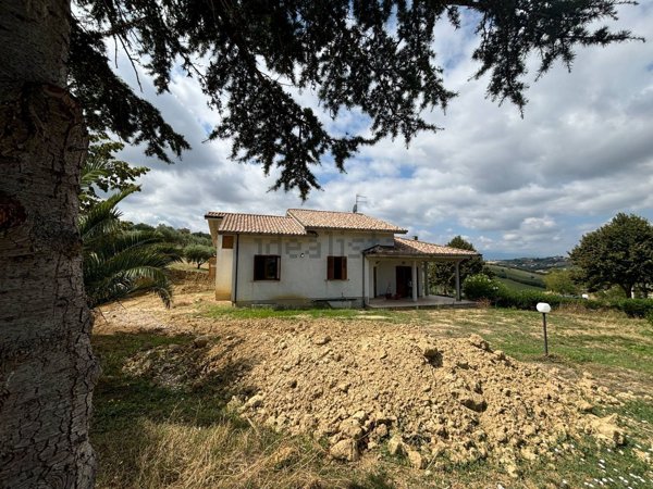 casa indipendente in vendita a Sant'Omero in zona Poggio Morello