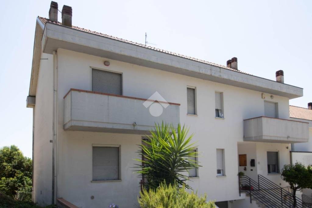 casa indipendente in vendita a Sant'Omero in zona Poggio Morello